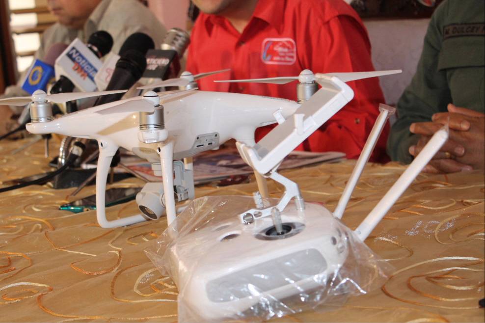 AlvaroSCuellar's tweet photo. Tras el uso del Drone Phantom ya tenemos registrados algunos responsables de las guarimbas en Mérida. Pronto les llegará operación TUN TUN!! https://t.co/xB0fbq3zow