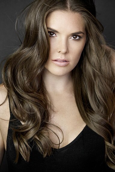    We wish a very happy birthday to the gorgeous Nikki Moore! ¡Feliz cumpleaños 