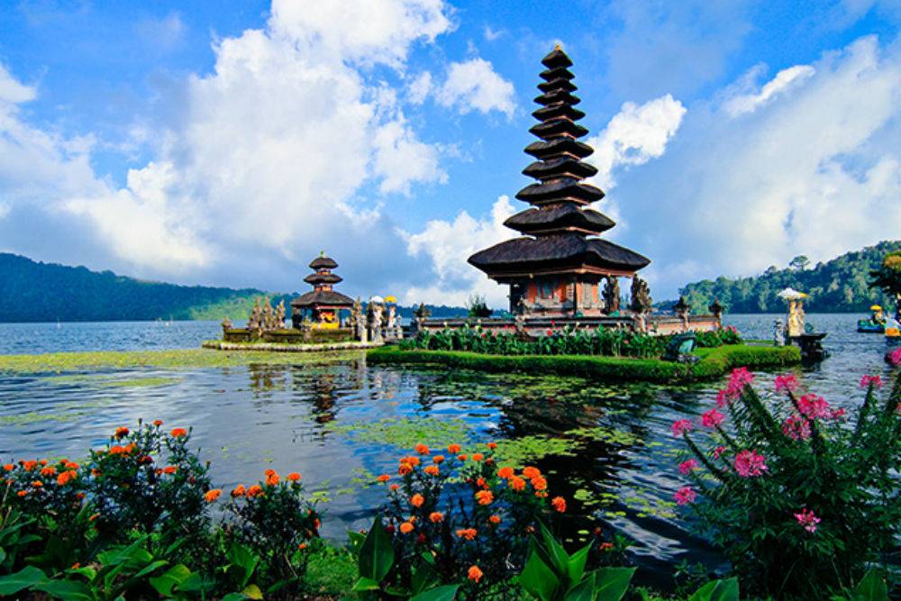 DearWanderlust's tweet photo. Beautiful #Bali ! A land full of hidden wonders, old traditions and and sensational views. A new experience waiting for you today #adventure https://t.co/rusE6EEF1O