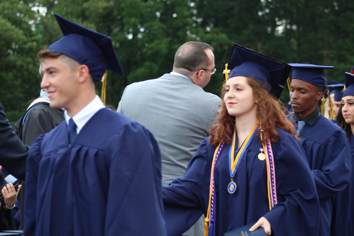ColoniaHigh's tweet photo. Shaking hands with @EzioTamburello &amp; @DanielHarris08 #graduation2017 #WeDidIt @colonia_2017 @CHSPTONJ @MyCentralJersey @News12NJ #colonia https://t.co/jeTYud88qs