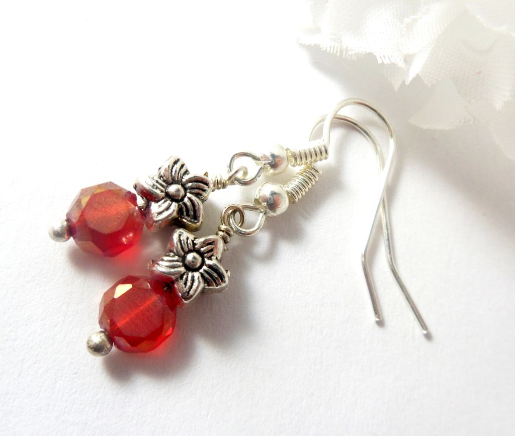 valroseshowers's tweet photo. Orange Earrings w Silver Accents Delicate Earrings Simple https://t.co/LlbjU7G1d8 via @Etsy #pottiteam #etsyhandmade @EtsyRTer #fashion https://t.co/tNkQI88iNl