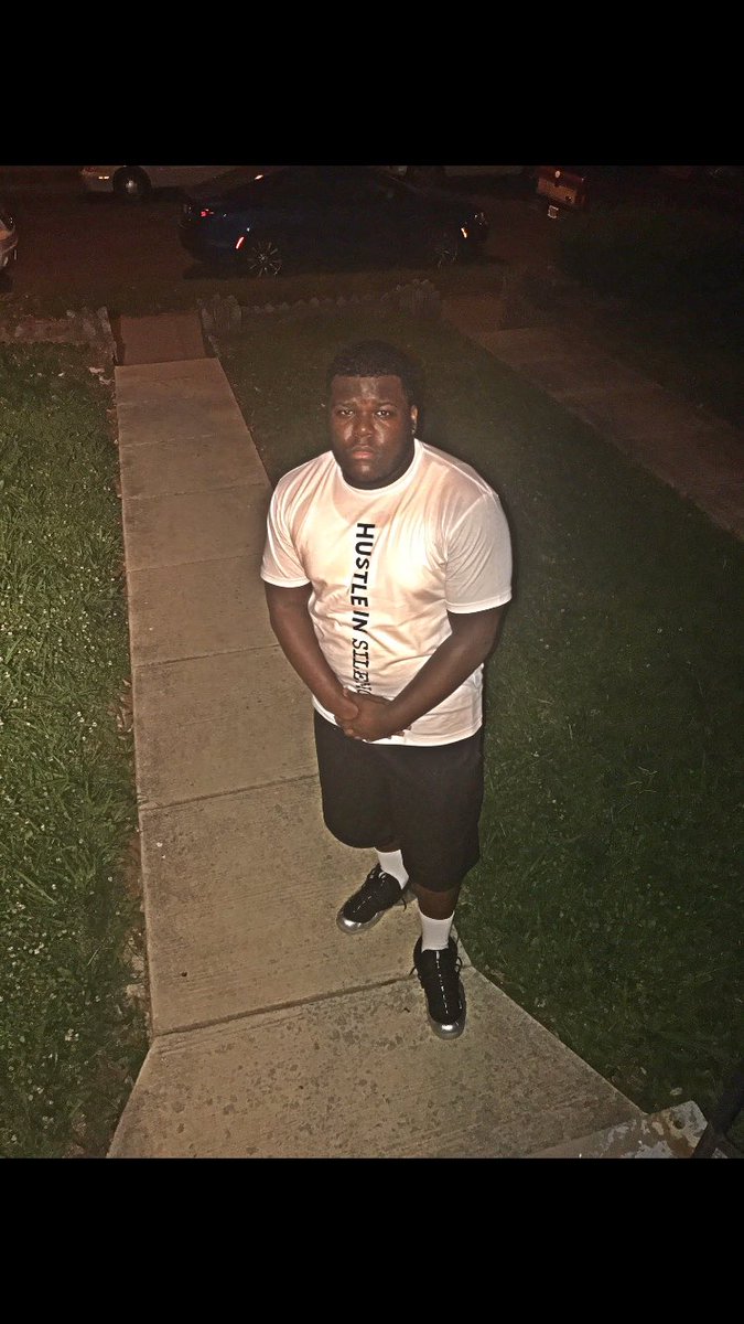 mini_exclusive's tweet photo. Happy costumer rocking his new edition #hustleinsilence shirt thank you 🤞🏾 @BIG__KP https://t.co/pK5WThJoG4