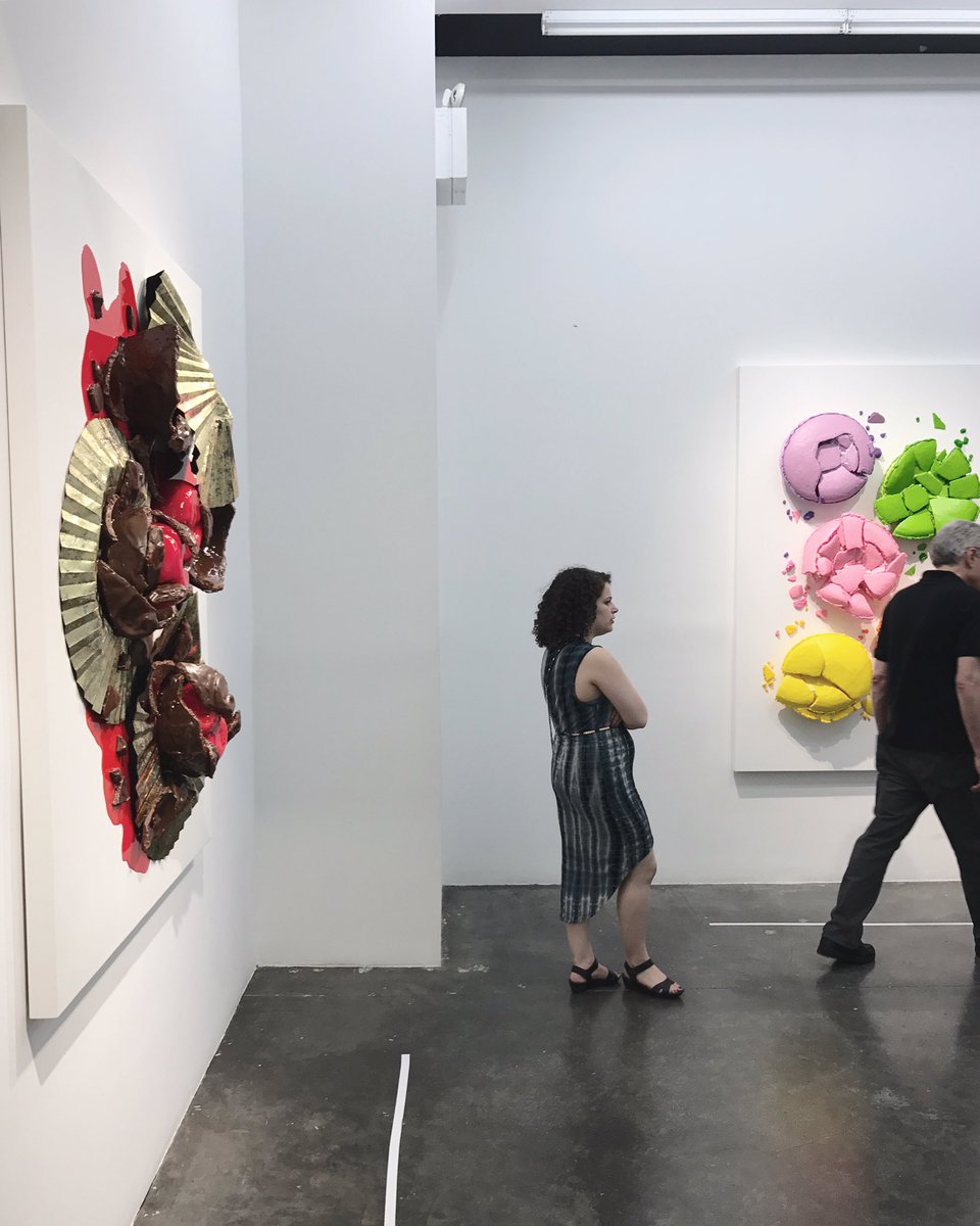 TheMilky_'s tweet image. Monumental-sized realistic sculptures in @UNIXGallery by #Peteranton🙌🏻🍭🍬🍰😻#unixgallery#sugatarium#art#chelsea#nyc#cherrypie#chocolate#