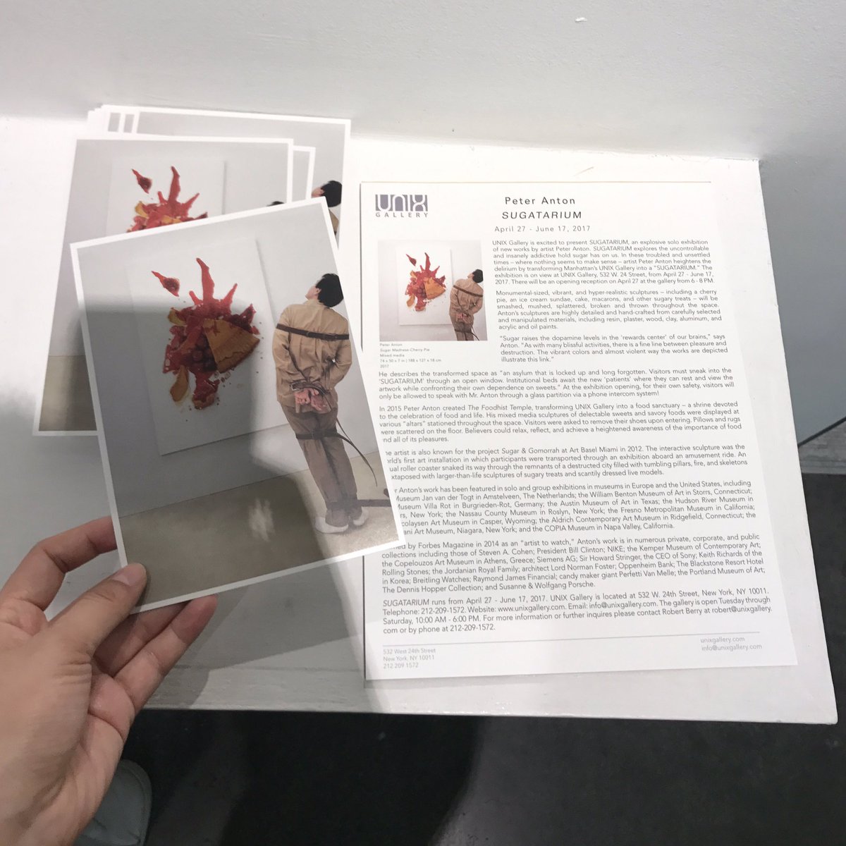 TheMilky_'s tweet image. Monumental-sized realistic sculptures in @UNIXGallery by #Peteranton🙌🏻🍭🍬🍰😻#unixgallery#sugatarium#art#chelsea#nyc#cherrypie#chocolate#
