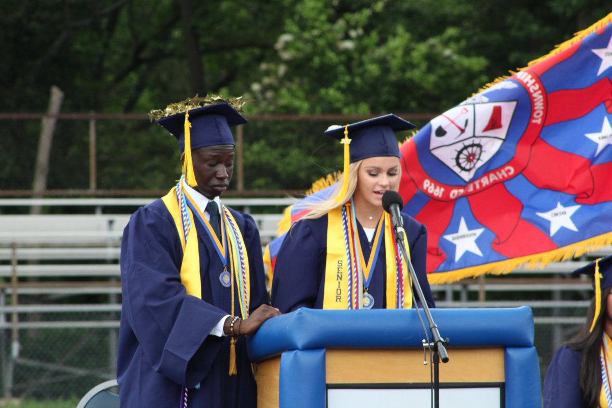 ColoniaHigh's tweet photo. 2017 graduates of CHS @ZegaRobert @WdbgSchools @CHSPTONJ @colonia_2017 @MyCentralJersey @starledger @njdotcom #graduationday #coloniapride https://t.co/TqHvqYbWr4