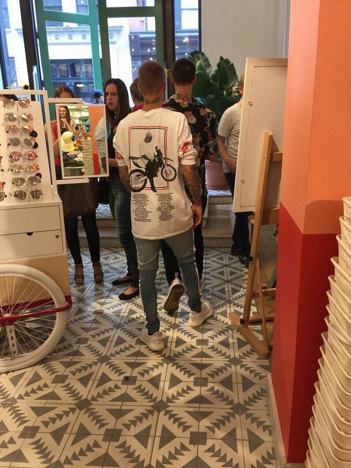 Emily_Biebs012's tweet photo. ¿Por qué será que yo no me encuentro a Justin en el mercado donde vende las quesadillas Doña Pelos?:c
#KCAMexico #JustinBieber https://t.co/nXdAFMzNXE
