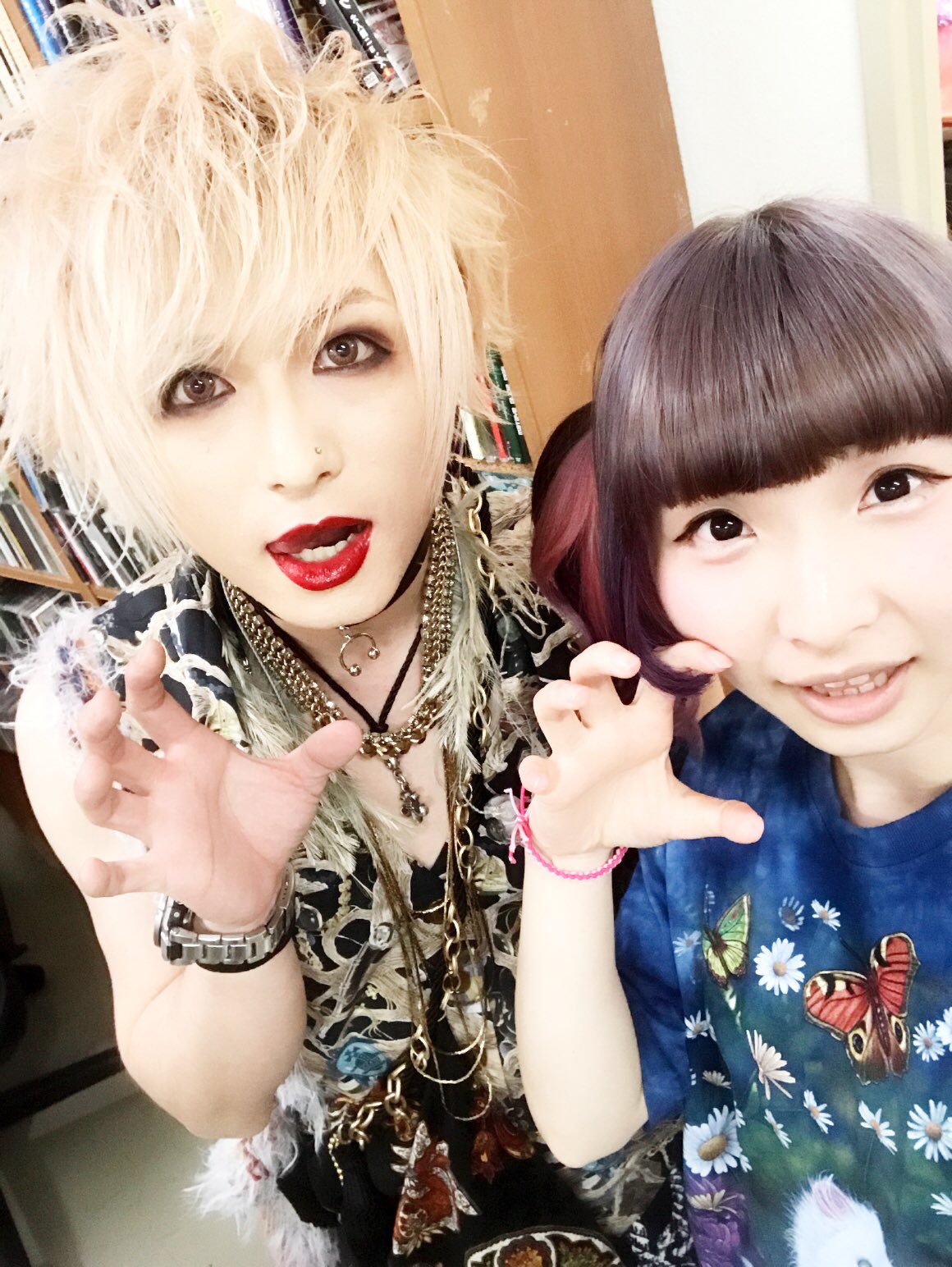 ようなぴ R指定のマモさん 実はマモさんが逃げろ好きということでセトリにも逃げろ入れてみました 七星さん すっぴんが嵐の大野くんに似ててときめいたo X