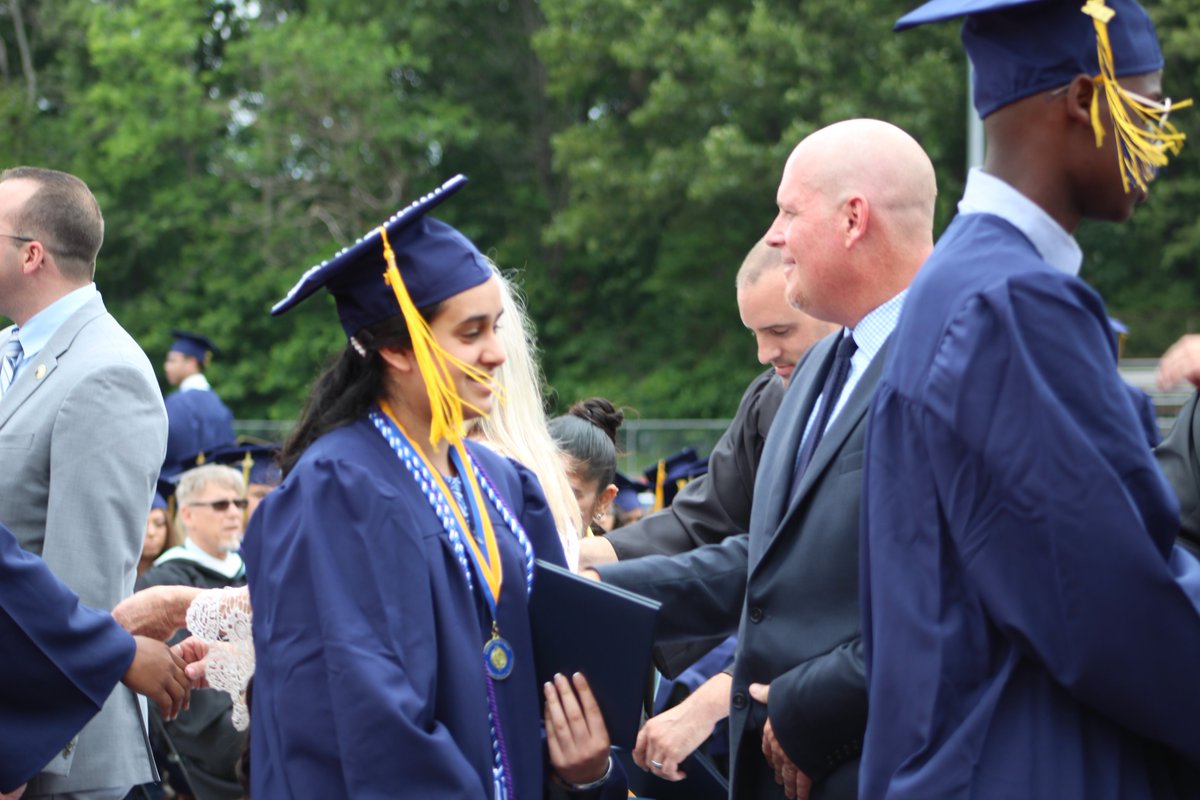 ColoniaHigh's tweet photo. Saying goodbye to the class of 2017 @colonia_2017 @WdbgSchools @DanielHarris08 @njdotcom @MyCentralJersey @CHSPTONJ @starledger #graduation https://t.co/NkBfaP8OIb