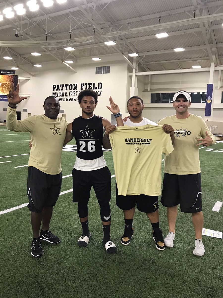 DjFlatOut's tweet photo. I'M FULLY COMMITTED‼️#ANCHORDOWN⚓️ @BallCoach34 @WBVikings https://t.co/6gyr0dxoG9
