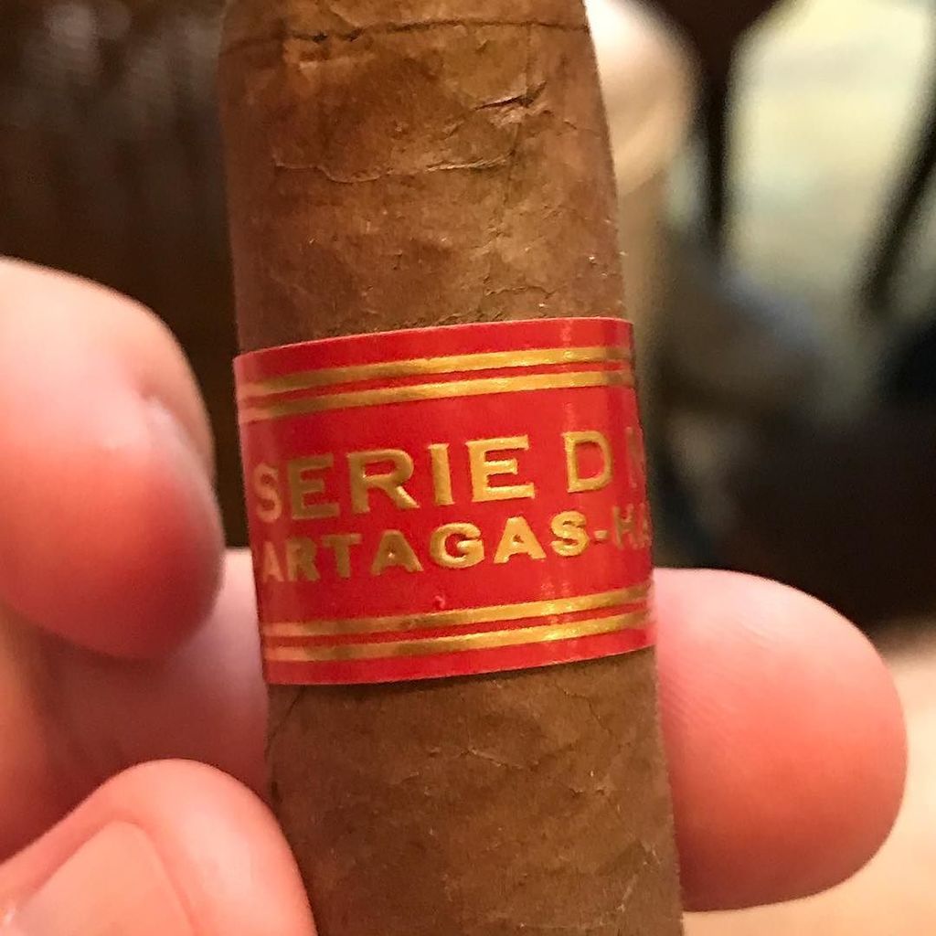 TabaquitoTime's tweet photo. #TabaquitoTime #Partagas #SerieDNo4 #LaHabana #Havana #Cuba https://t.co/f4ftIvrxau https://t.co/HxHTlIx7GE