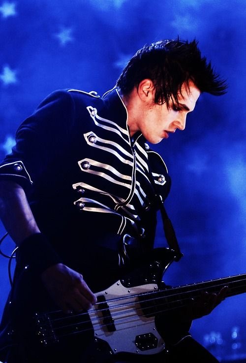 httpmichaelway's tweet image. New Mikey Way RP! 
•Gay
•18-25 (depends on verse)
•Switch
•SV
•DM for plots
•Personality depends on plot 
•RT?