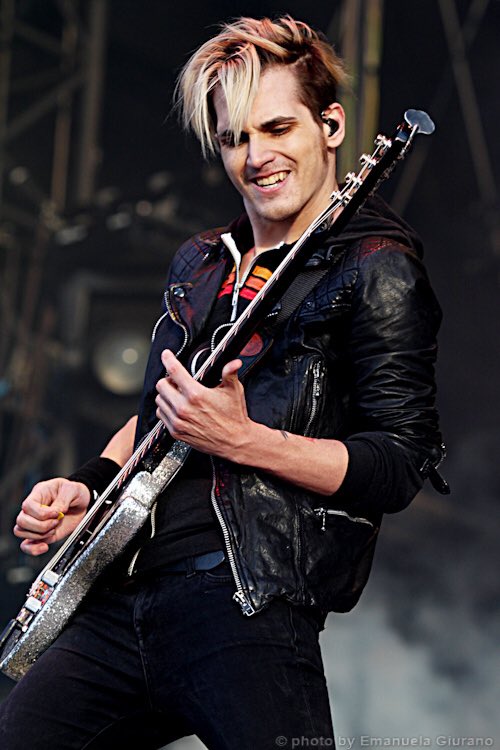 httpmichaelway's tweet image. New Mikey Way RP! 
•Gay
•18-25 (depends on verse)
•Switch
•SV
•DM for plots
•Personality depends on plot 
•RT?