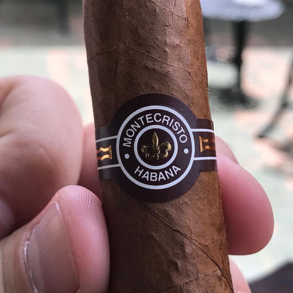 TabaquitoTime's tweet photo. #TabaquitoTime #Montecristo #MediaCorona #LaHabana #Havana #Cuba https://t.co/kbSUMvBqpW https://t.co/5ApPERkOGr