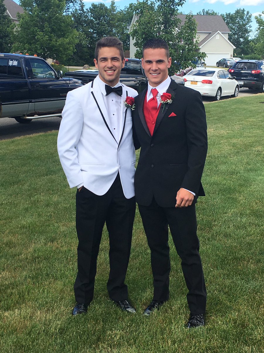 biglas5's tweet photo. @TylerNye23 your relationship goals #promedition https://t.co/8L8wwTcg1T