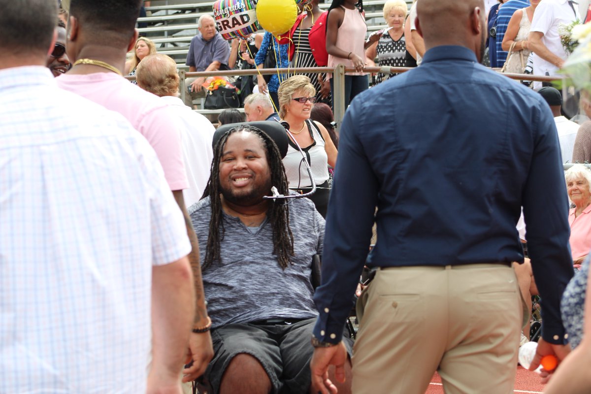 ColoniaHigh's tweet photo. Good luck to the class of 2017 @EricLeGrand52 @colonia_2017 @CHSPTONJ @WdbgSchools @ZegaRobert @njdotcom @starledger @MyCentralJersey https://t.co/3OPDmnMwNL
