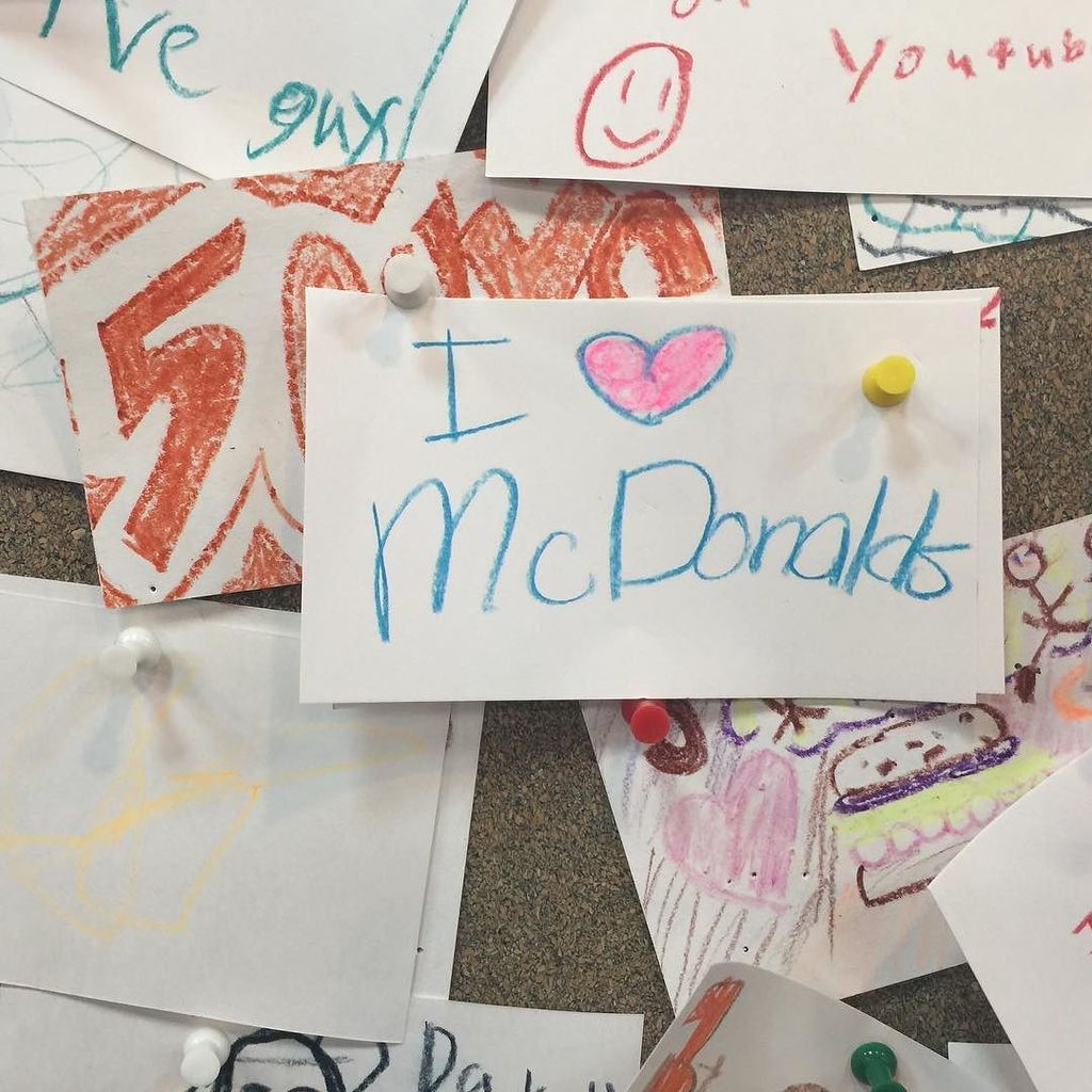 Savannah's Drawing at Five Guys... ift.tt/2t5gvBp