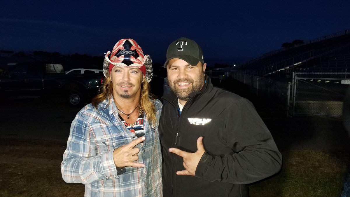 ElliottRoss3's tweet photo. Bucket list check. Just met @bretmichaels at @LakesJam!! #hellyeah #rockon #LJ2017 https://t.co/tMqxCjzP3d