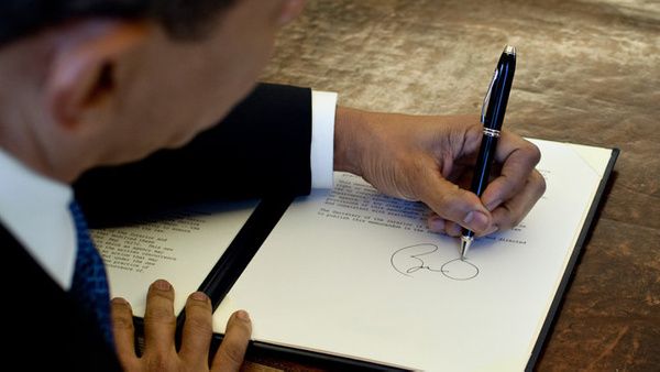 Cynthiapoet's tweet image. Is a Leftie More Likely to Be a #Math Genius? bit.ly/2sZRsQS #education #science