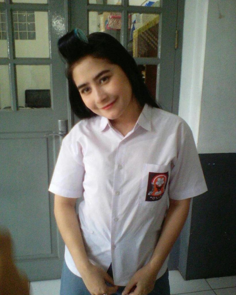 PasukanPV_'s tweet photo. Masih cocok bgt make seragam sma si ii♥ https://t.co/3XdM5MuO6Q