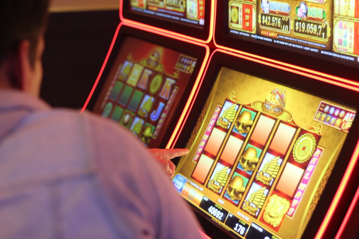 Los estamos esperando en #CasinoBroadwayEmocionesEnVivo 👏 
Celebramos con tremendo show musical por nuestra reinauguración 🎤🎺 ¡Imperdible! 🎉