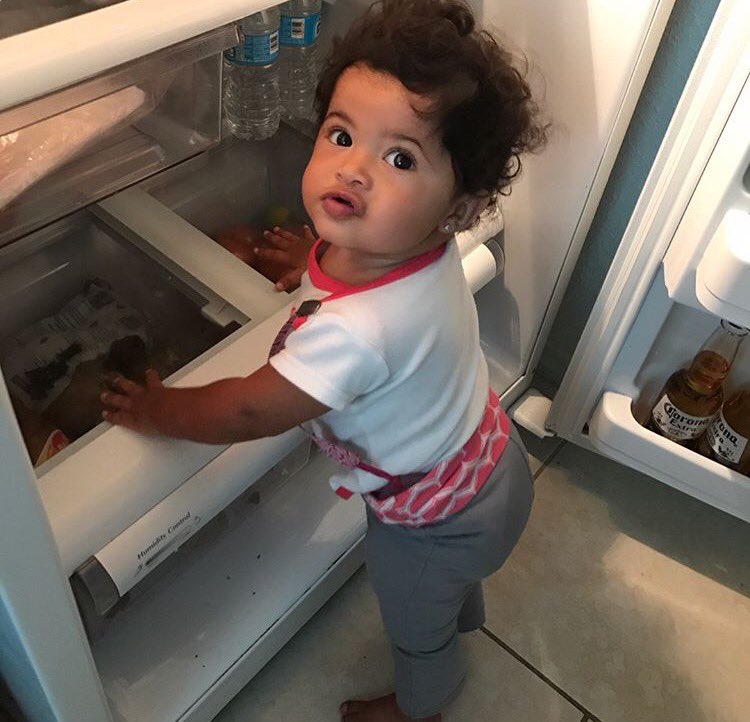 xbeyuhtiFUL's tweet photo. if this ain't my god daughter then idk 😻🌚😂 #sofiaLuna https://t.co/cNlEAjsGvC