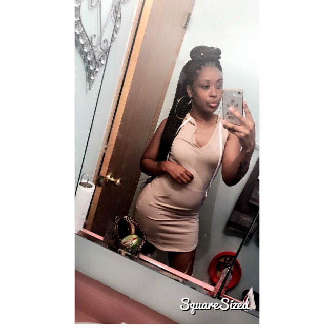StacTooDope's tweet photo. Excuse my sisters dirty ass mirror 😂 still cute tho #SummersInSeattle https://t.co/1PPvgVYyFC