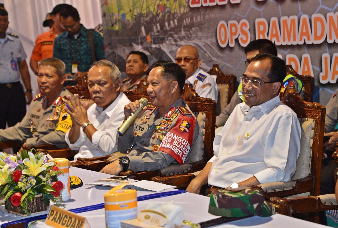 BudiKaryaS's tweet photo. 7. Harapan Presiden @jokowi utk  berkoordinasi lebih baik &amp; kompak serta tdk ego sektoral, bisa kita wujudkan bersama2 pd mudik thn ini.-BKS https://t.co/amegcOg8BR