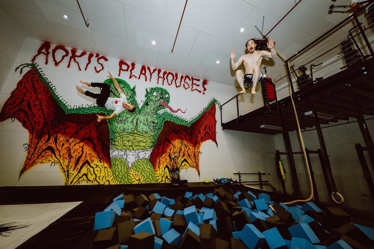 Steve Aoki Aokijump 767 The Aoki X Shaunwhite Aokisplayhouse Jump Las Vegas Nv June 23 17