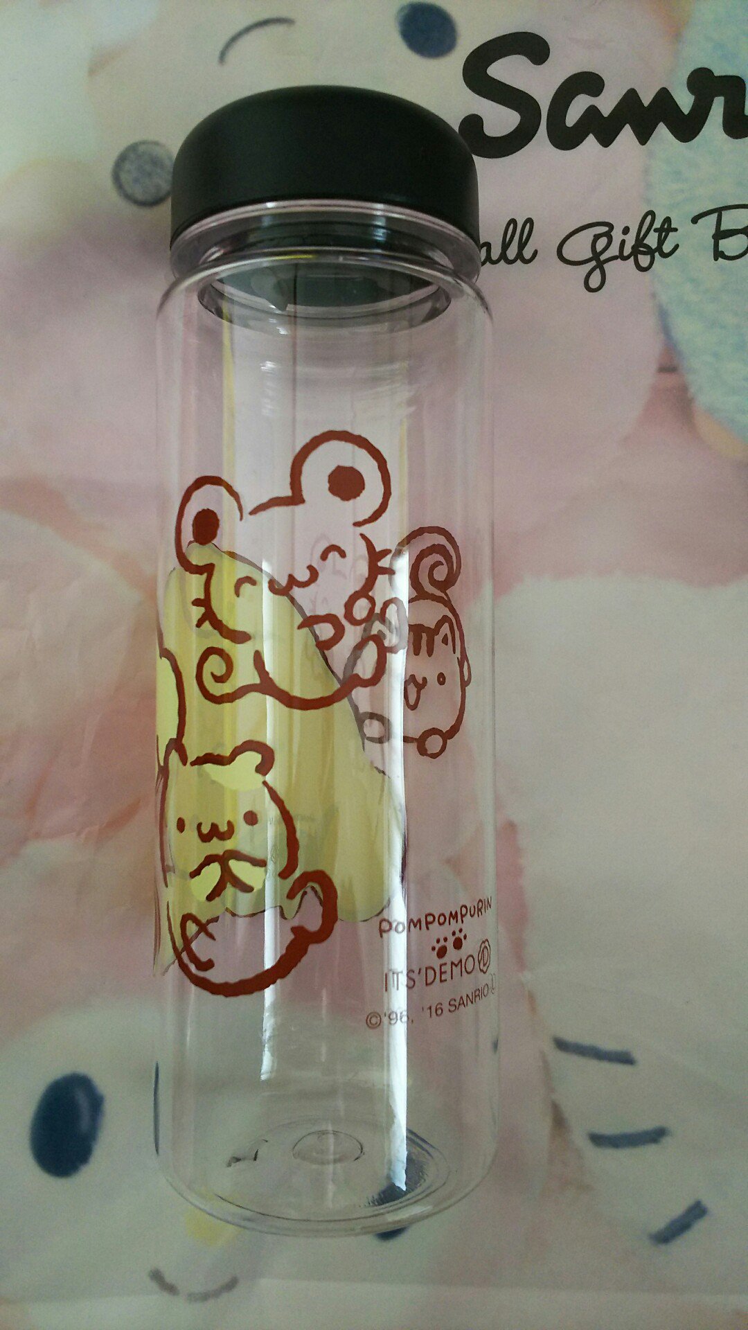 画像 ダイソーで可愛いシロクマのクリアボトルを発見 100均でこんな可愛いのは初めて見た 去年イッツデモで買ったポムポムプリンのボトル と併用しよう ダイソー クリ Matomehub まとめハブ