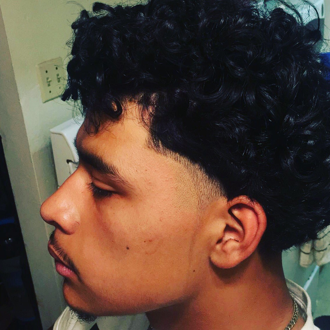 thecraigsimpson's tweet image. ⚔️CraigSizzarHandz⚔️
Cut by #craigsizzarhandz  @thecraigsimpson ;  #cutjunkies #magicclips #mohawk #twistsponge #curlsponge #andisclippers