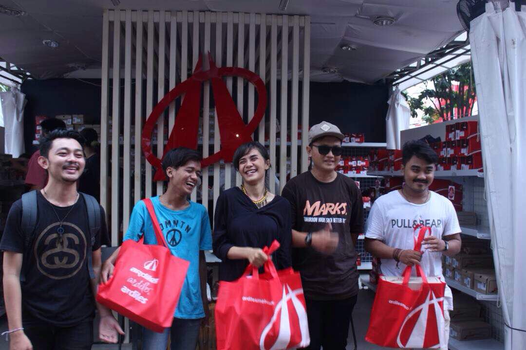 Thanks <a href="/JakCloth/">JakCloth</a> dan @ardilessneakers  , Sampai bertemu lagi dievent bulan depan :)