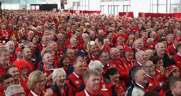 BBCSport's tweet photo. The #Lions fans in Auckland are ready? Are you?

This is your one-hour countdown.

#AllBlacks v the Lions.

Live: https://t.co/5rpO8R5r18 https://t.co/1UMGAD7mZm