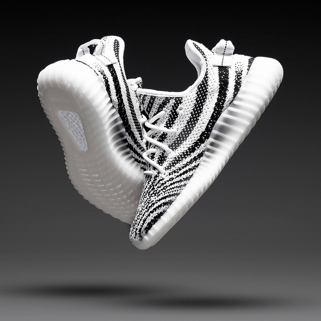 jonhpet63123766's tweet photo. Releasing at 10am ET.
adidas Yeezy Boost 350 V2=>http://https://t.co/aNDimoRyuA https://t.co/qi0fyn0U9S
