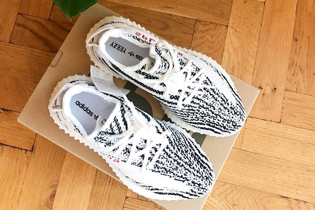 Releasing at 10am ET.
adidas Yeezy Boost 350 V2=>http://bit.ly/2gs7Ti8