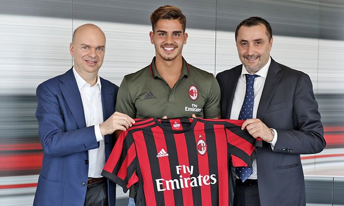 milanobsession's tweet photo. PLAYER PROFILE: André Silva
https://t.co/gKZEK4E3H7
#Milan #AndreSilva #ShinyNewPlayer #MasterApprentice https://t.co/GLEMKt5wep
