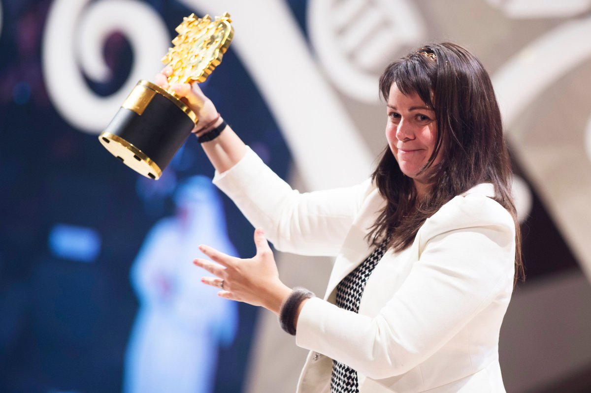 TeacherPrize's tweet photo. We celebrate the work of #teachers across the world with our annual #TeacherPrize - you can apply for 2018 here: https://t.co/Ar3o3WzBI7 https://t.co/8zKKcuuteH