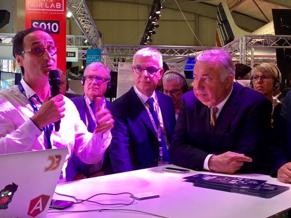 flightwatching's tweet photo. FlightWatching with senator president G.Larcher : explaining how easy it is to provide predictive maintenance solutions. #PAS17 #ParisAirLab https://t.co/0sF67xpOpW