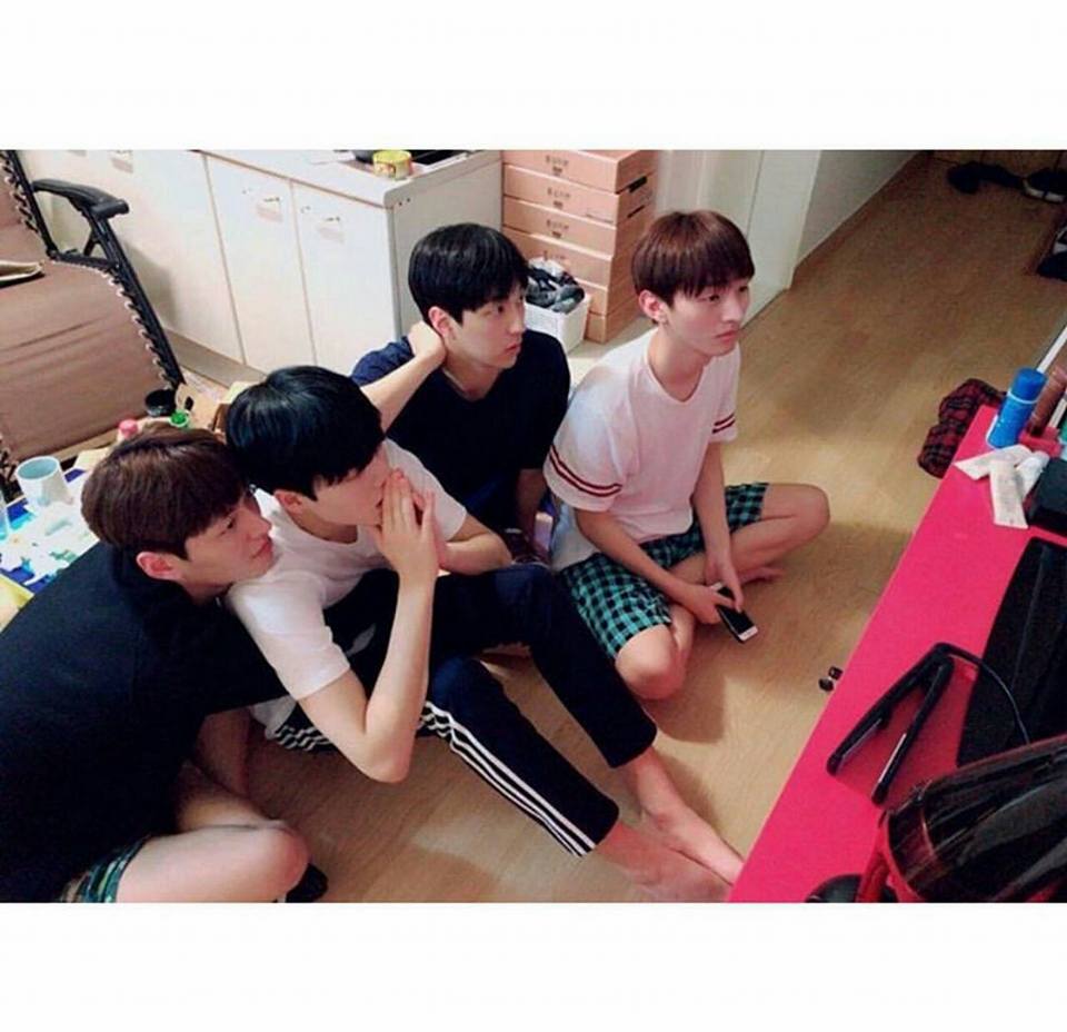 BubblyOng's tweet photo. they're literally watching pd101s2 https://t.co/XRA9wem8jh