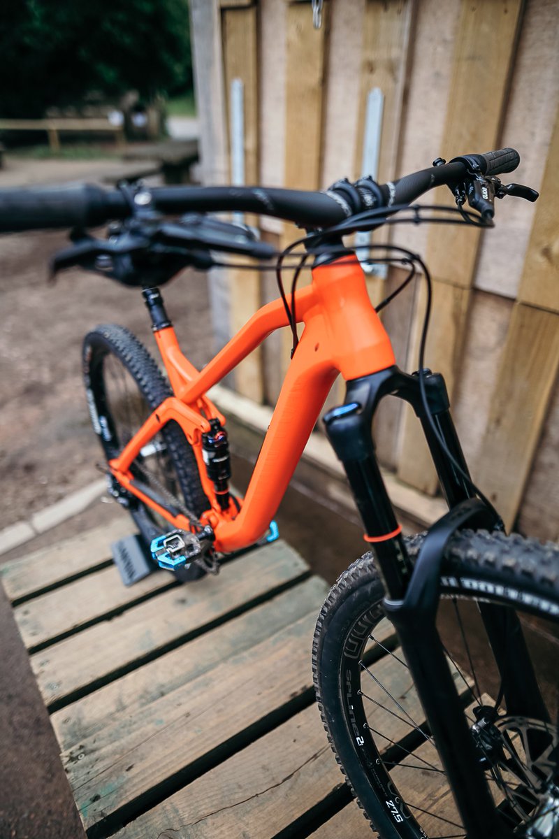 CanyonUK's tweet photo. The #Trails are Calling: Save £360 off the #SpectralAL 6.0 EX this weekend only! → https://t.co/lWdPX6Hfbr https://t.co/QMuKqEbAf5