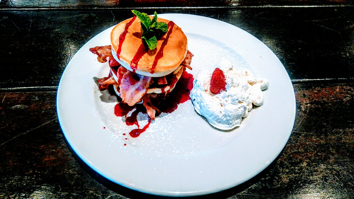 arnoldsonkloof's tweet photo. Start the morning off with something sweet and your whole day will be complete #Flapjackstack only @arnoldsonkloof https://t.co/THNB8NQONj
