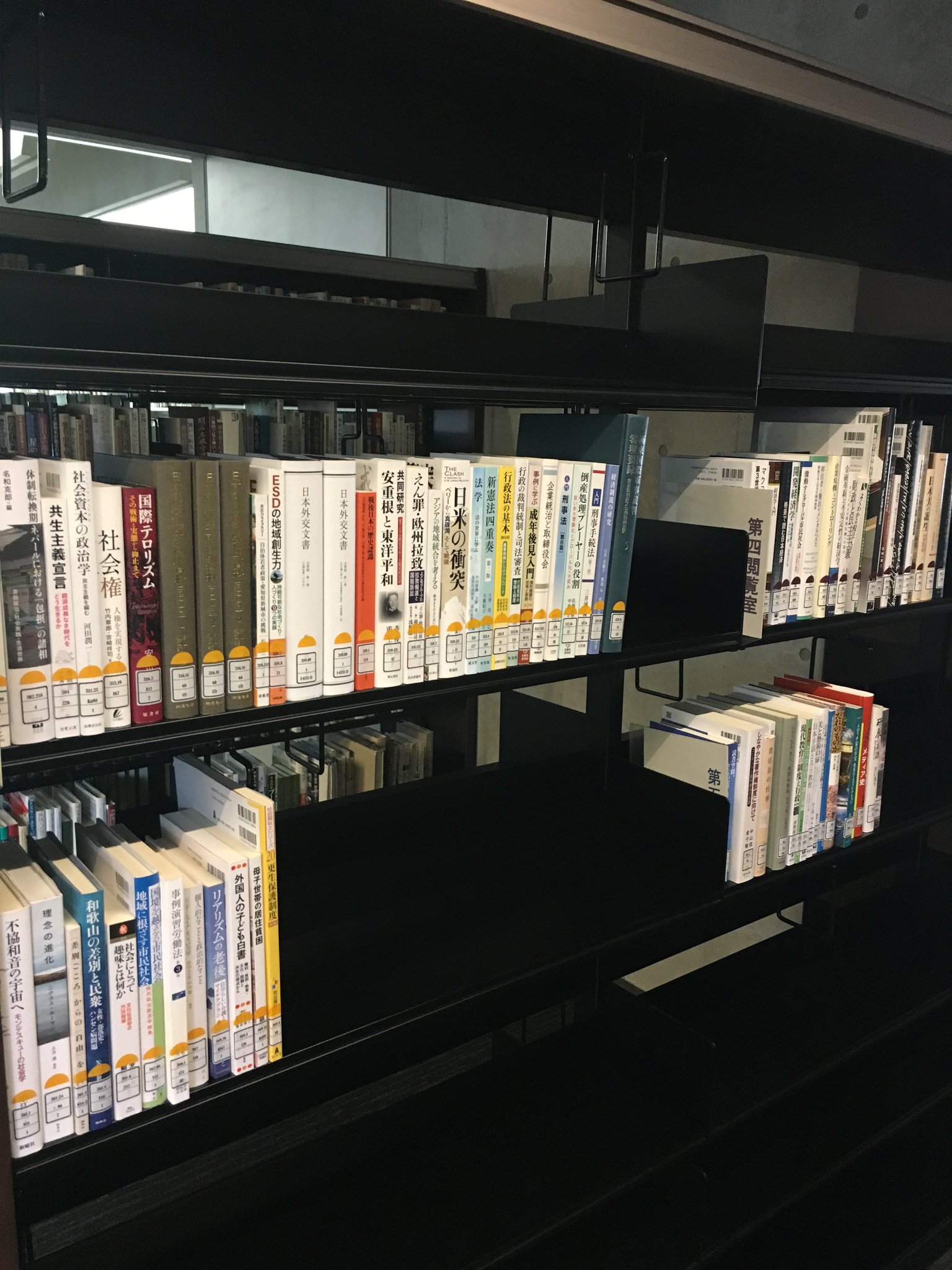 國學院大學図書館 昨日 國學院大學渋谷キャンパス図書館の新着図書棚を入れ替えました 今の棚は 6 23 金 から6 29 木 まで展示します 入館の際は 新しく購入した本もチェックしてください 國學院大學図書館 新着図書