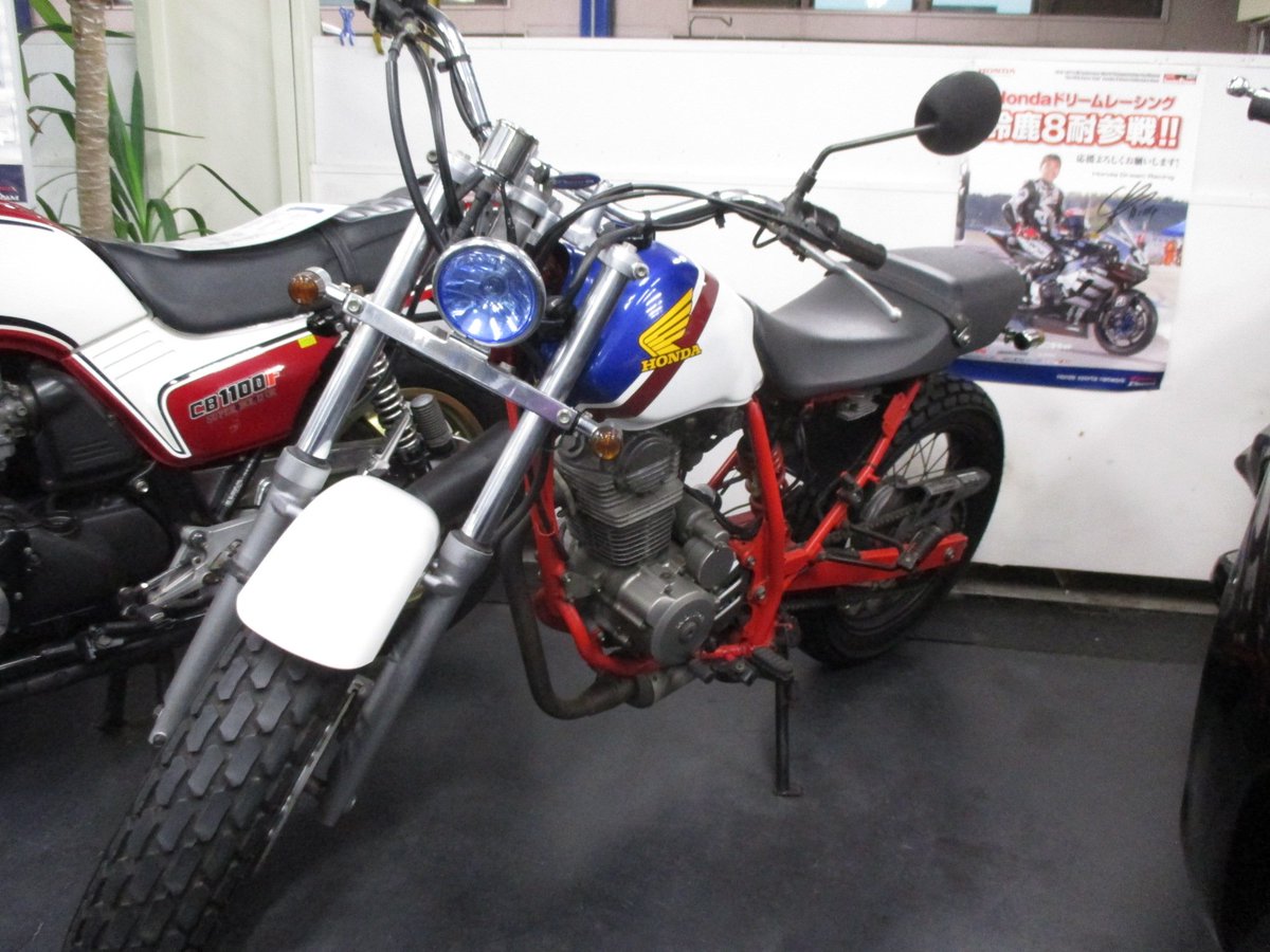 ホンダドリーム霧島 V Twitter 中古車のご紹介 ｆｔｒ２２３ ｍｃ３４ １００ ２００１年式 走行距離 メーター交換の為不明 今のメーターは１０００２キロを表示 諸経費 自賠責１年掛けて乗り出し価格２２７１６６円 となってます 社外パーツに多数