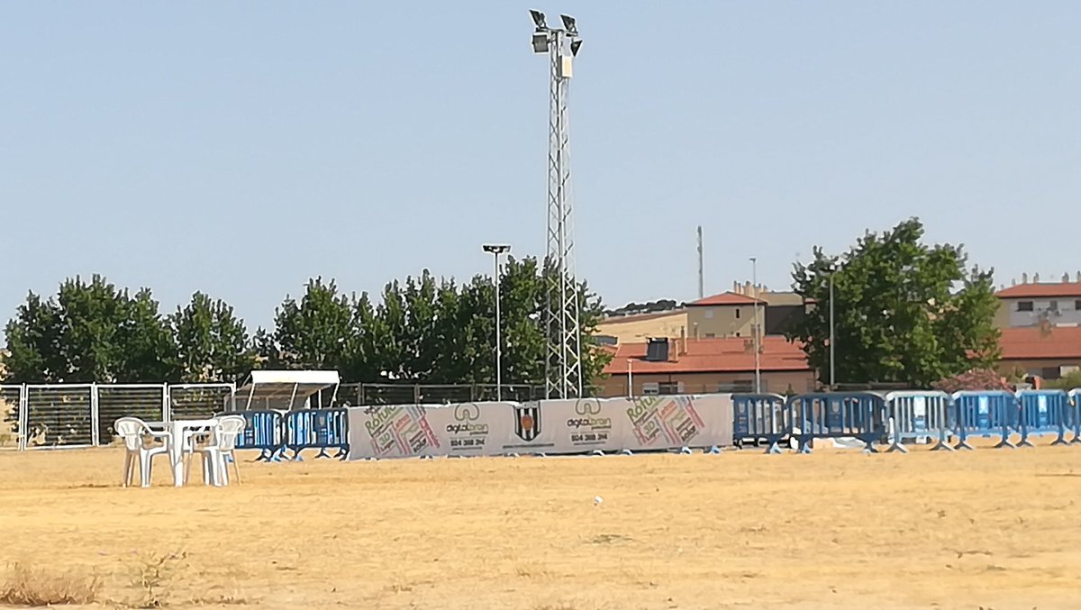 🏆Clausura Temporada 2016/2017
📅Hoy sábado 
🏟️Campos Federativos Miguel Patón 
🕤21:30 H
Preparativos para que esta noche no falta de nada 😉
