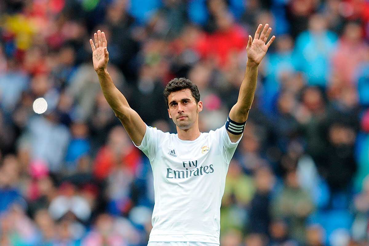 LuisCalles9's tweet photo. Cuando toda la afición del equipo que amas te despide como te mereces y te pide que vuelvas al club cuanto antes. Gracias @aarbeloa17. https://t.co/8j77ADJjP3