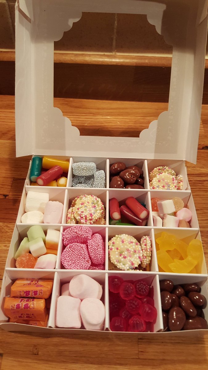 Chocsandmore's tweet photo. These retro sweet boxes have been flyi g out recently
#FlockBN #retro #sweets https://t.co/JoylYRgnpF