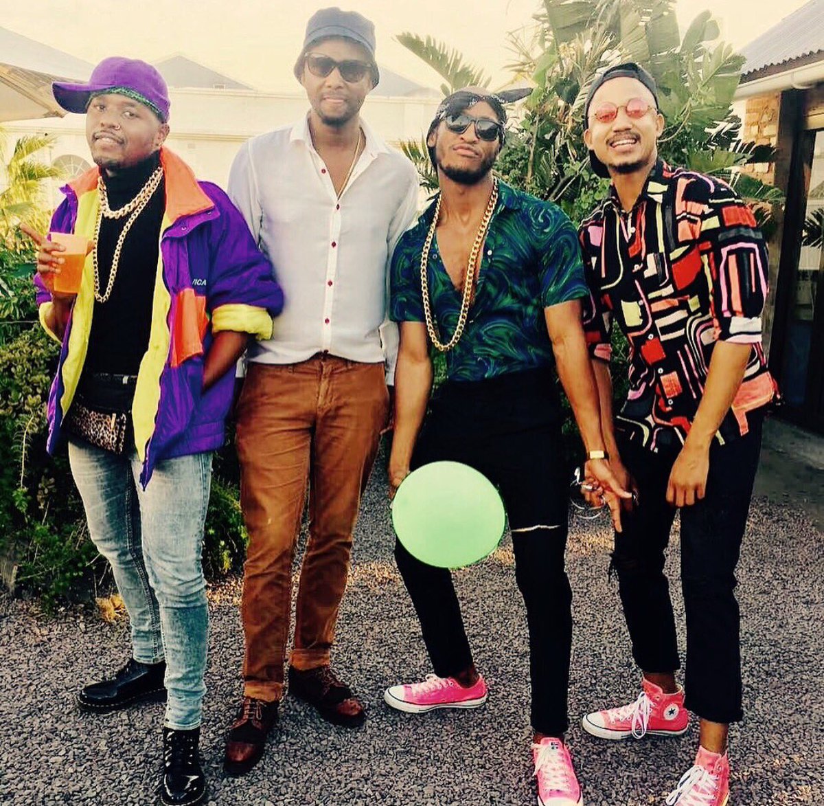 808Champion's tweet photo. #90sCool ✌🏼️ https://t.co/Su2a7yT9Mi