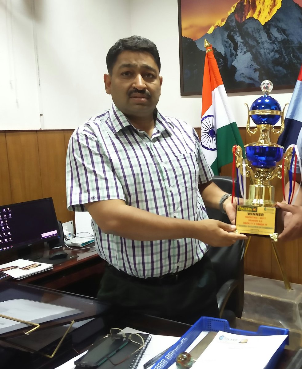 RealCyberGuru's tweet photo. 1st Look of the #HackTrix2k17 #trophy unveiled by @Ashokkumarips sir. #HackathonUK
Let the Battle begin on #26thJune at #CyberRadix https://t.co/EB3B8WGoAU