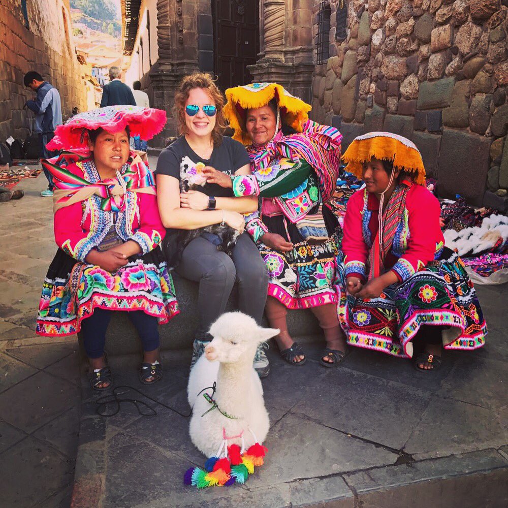 vickisheps's tweet photo. Peru exploring...... because baby Alpacas need a vet too!! #peru #sister #alpaca #vet https://t.co/lFlrFbUrns