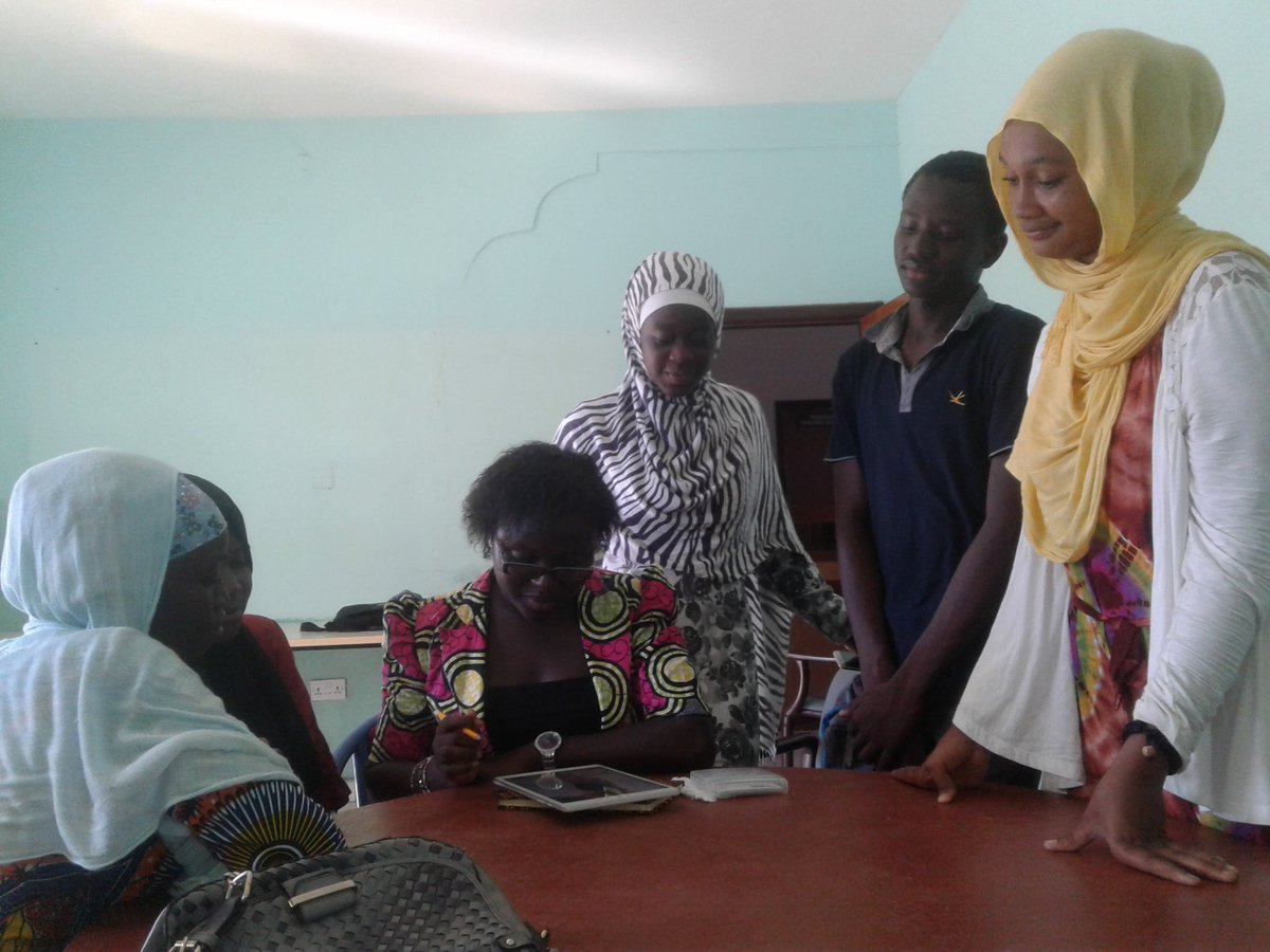 MOVAAR's tweet photo. Rose Manka of RozAfriq leads Workshop #2 of the #SFP2017 https://t.co/YLOXdcgpoD