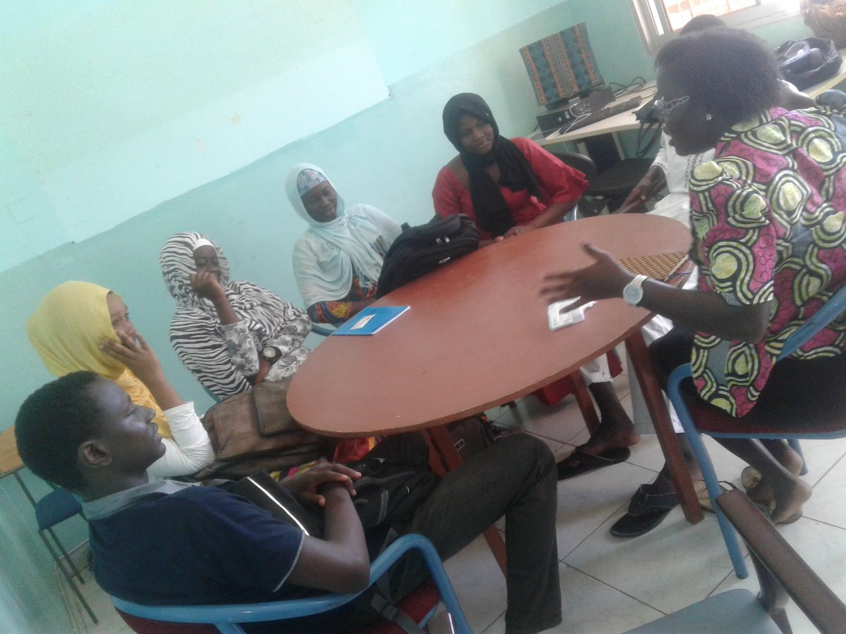 MOVAAR's tweet photo. Rose Manka of RozAfriq leads Workshop #2 of the #SFP2017 https://t.co/YLOXdcgpoD